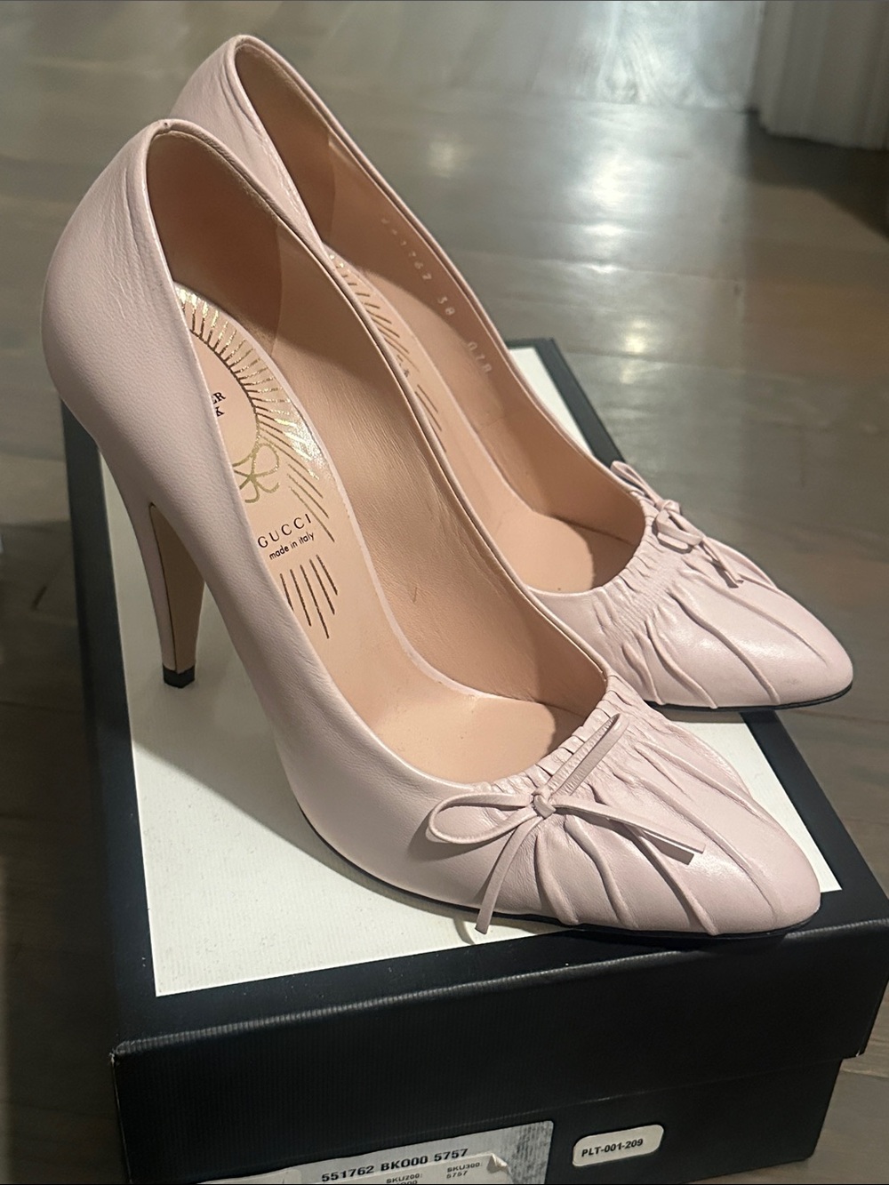 Gucci Pale Pink Leather Pointed-Toe Pumps with Bow Size 38